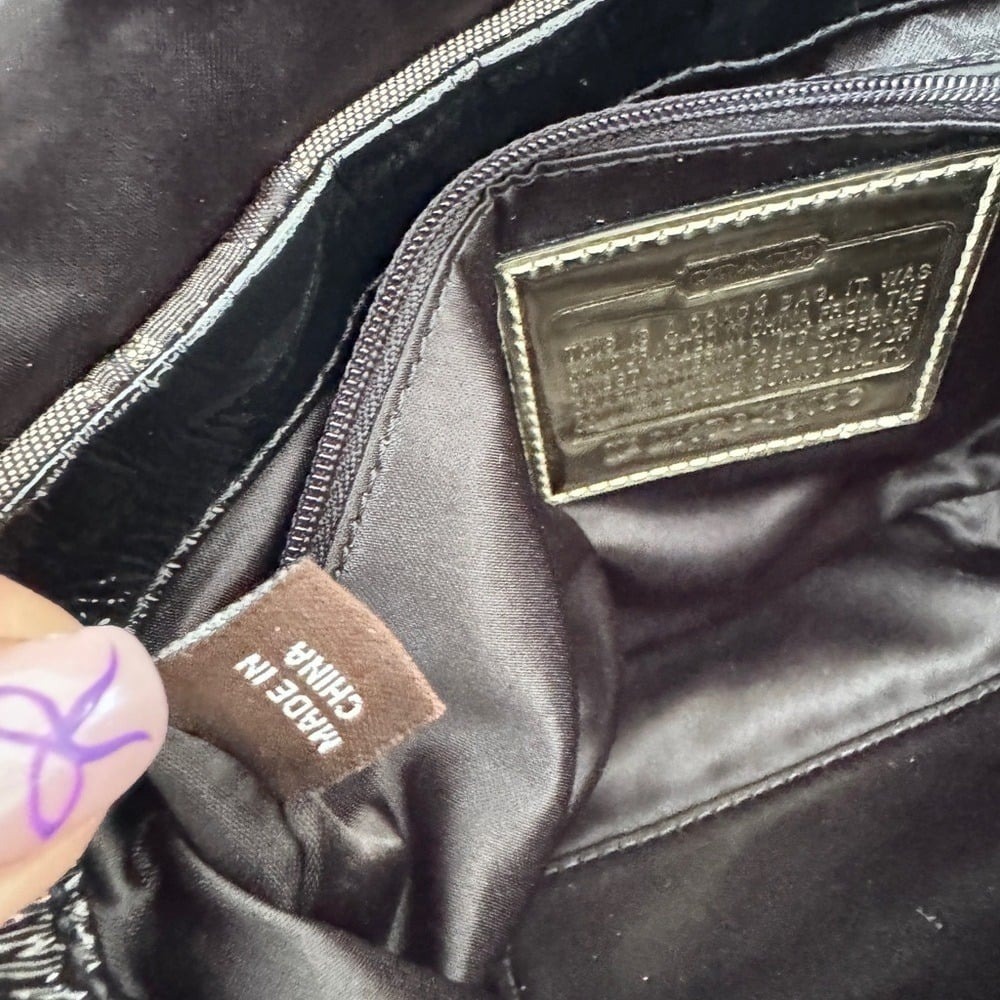 Coach
Coach Black/Grey Signature Canvas and
Patent‎ Leather Shoulder Bag - Picture 8 of 12